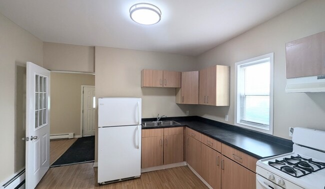 Building Photo - 837 N Broadway St