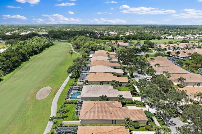 Building Photo - 8533 SE Palm Hammock Ln