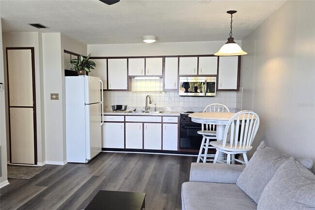 Building Photo - 4354 Tahitian Gardens Cir