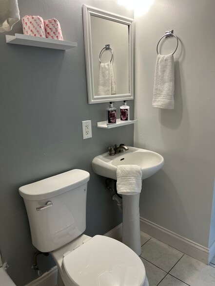 Building Photo - 1832 Gilmartin St