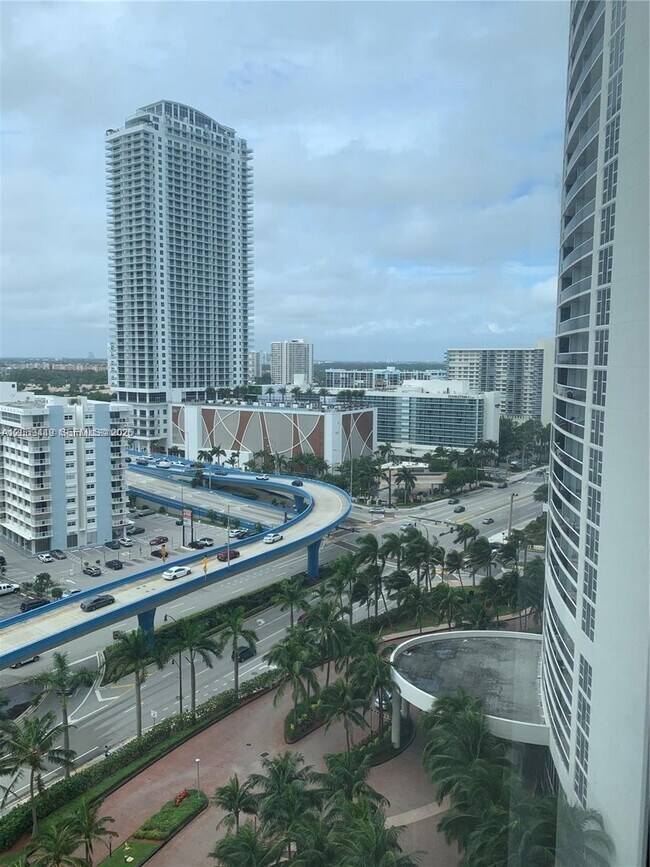 Building Photo - 1830 S Ocean Dr