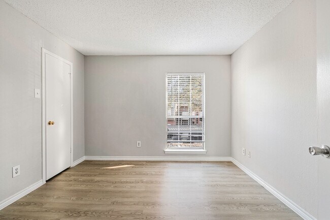 Building Photo - 3621 W Northgate Dr