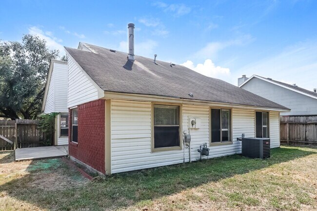 Building Photo - 24102 Scrivener Ln