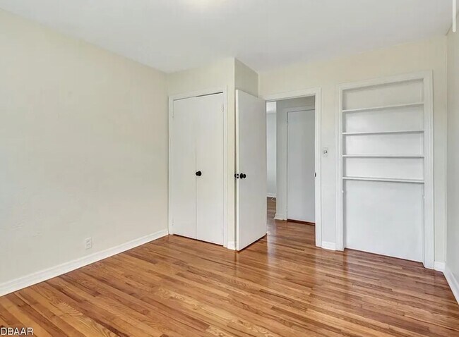 Building Photo - 3047 S Peninsula Dr