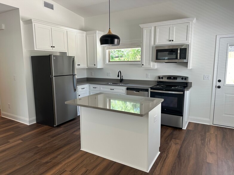 Building Photo - 1601 Auburn St