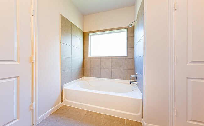 Building Photo - 2336 Cedar Pl Dr