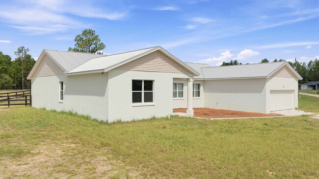Building Photo - Country Living with Modern Convenience!