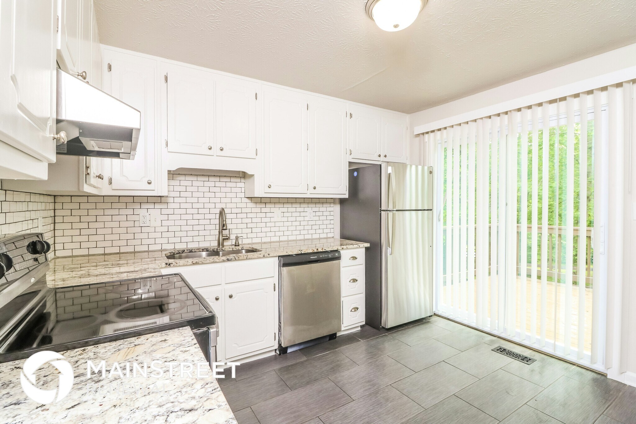 Building Photo - 400 Lake Swan Ct