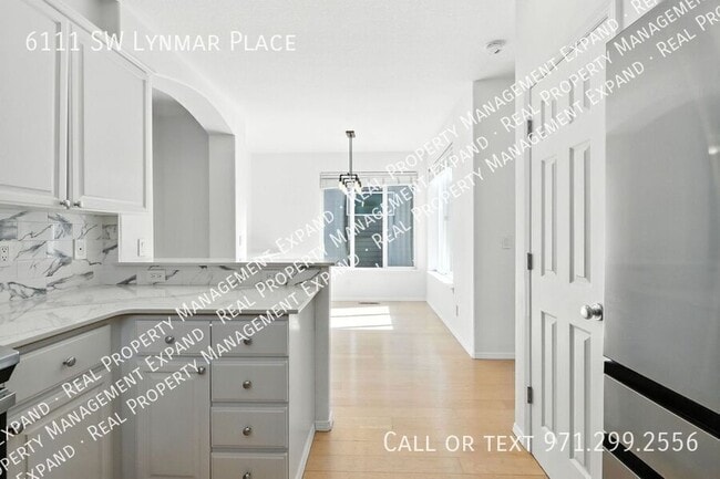 Building Photo - 6111 SW Lynmar Pl