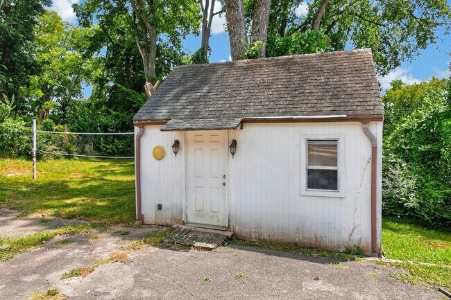 Building Photo - 261 Eisenhower Dr