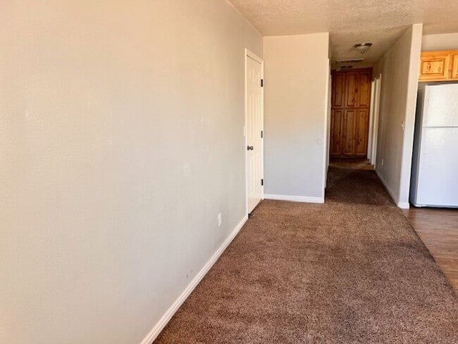 Building Photo - 3 Bed 2 bathroom house