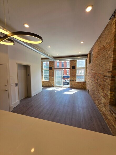 Building Photo - 1549 N Milwaukee Ave