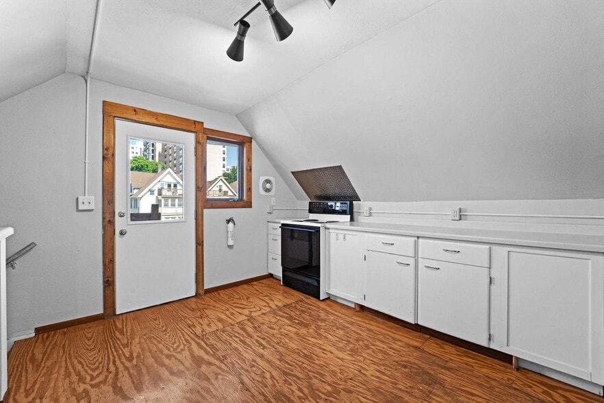 Building Photo - 322 W Wilson St