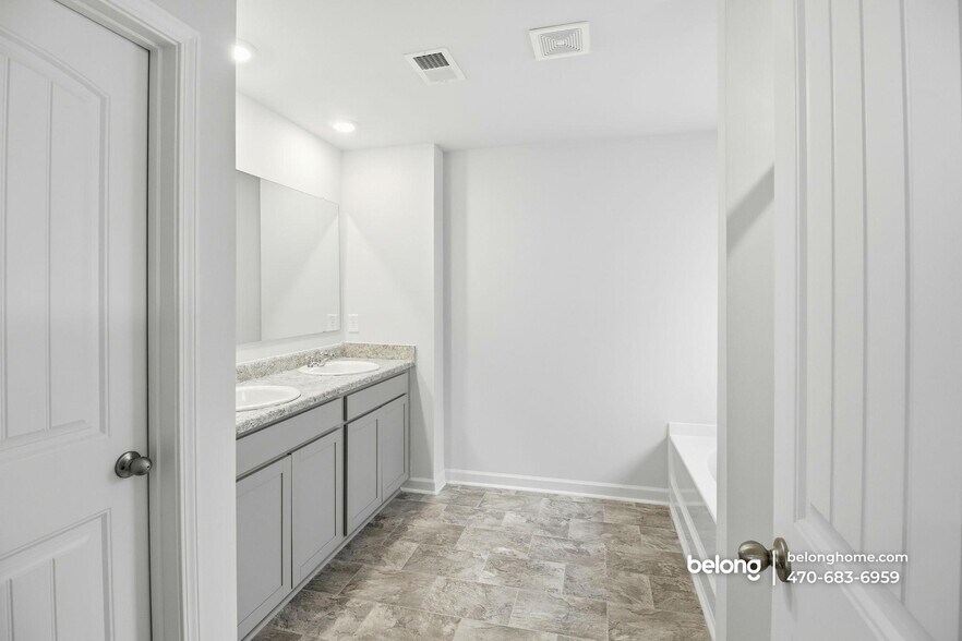 Building Photo - 8279 Bluewater Dr