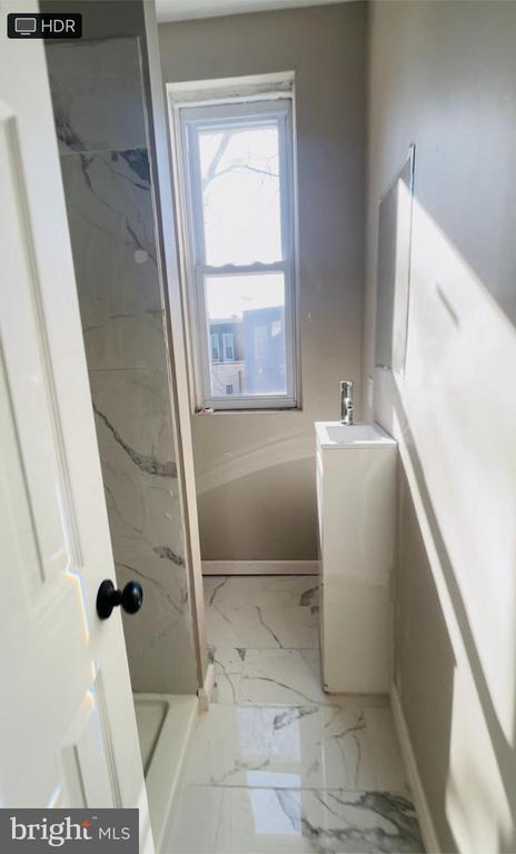 Building Photo - 5914 W Girard Ave