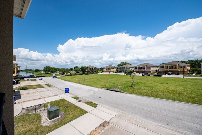Building Photo - Elegant 2 bedrooms/2 bath condo located in St. Cloud with 1-Car garage