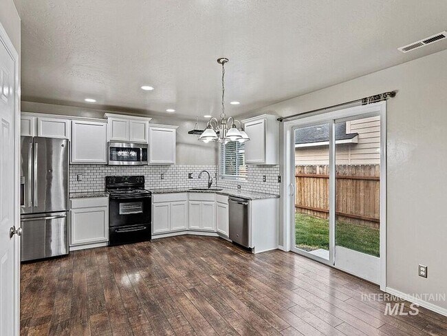 Building Photo - Immaculate/Charming Home in NW Meridian