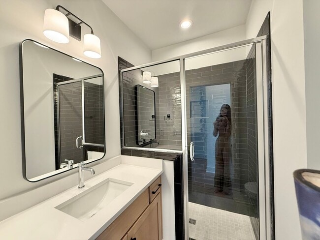 Building Photo - Luxurious New Construction 4BD, 4BA Downto...