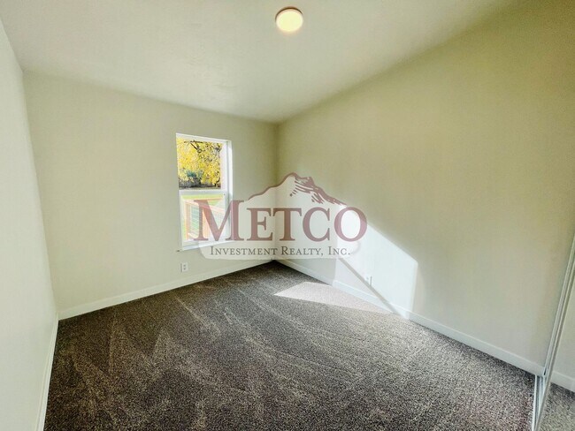 Building Photo - AVAILABLE NOW 3 Bedroom Manufactured Home ...