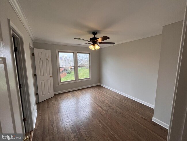 Building Photo - 3762 Farmland Dr