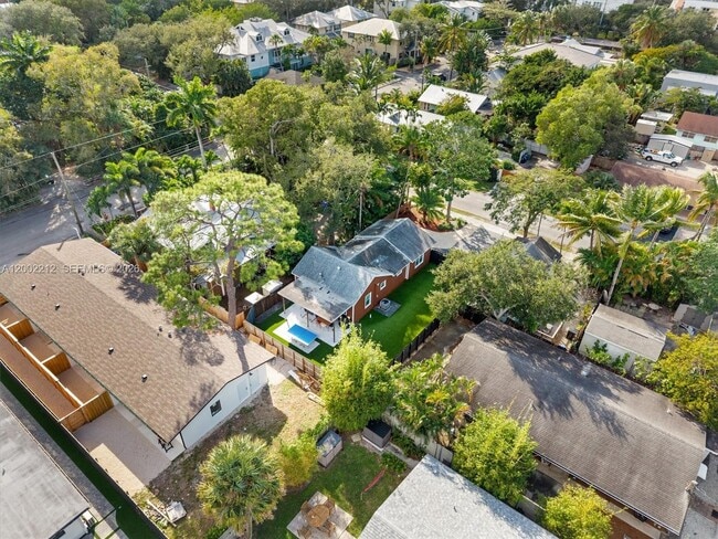 Building Photo - 230 SW 12th Ave