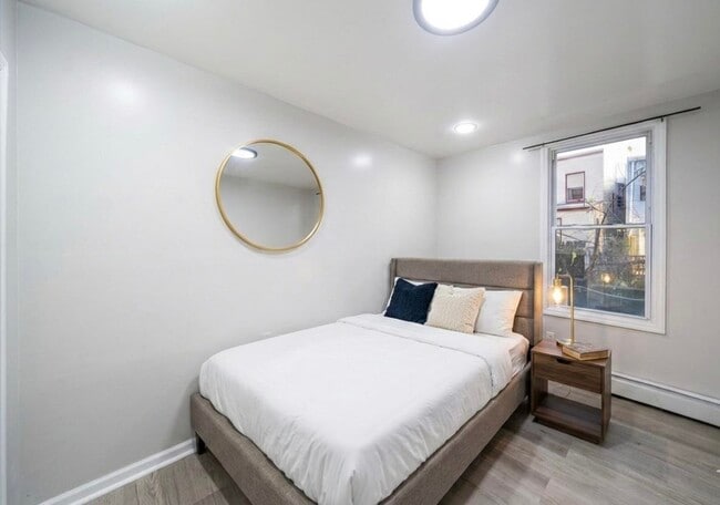 Building Photo - 365 Claremont Ave