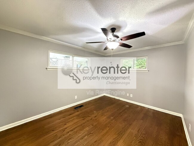 Building Photo - 904 Tremont St