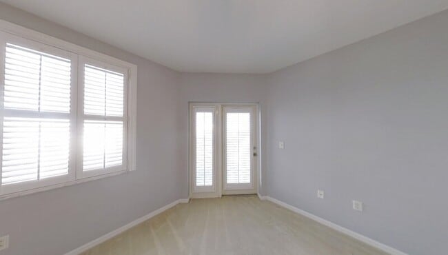 Building Photo - 1200 Country Club Dr