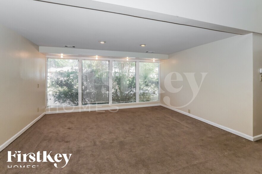 Building Photo - 5233 Edenshire Ave