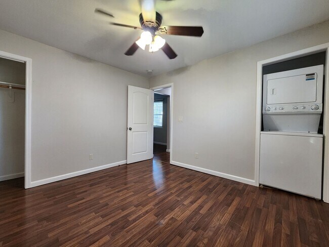Building Photo - 143 9th St