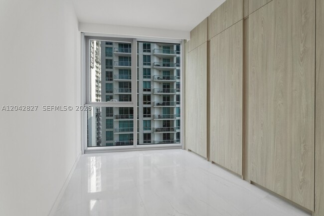 Building Photo - 300 Biscayne Blvd