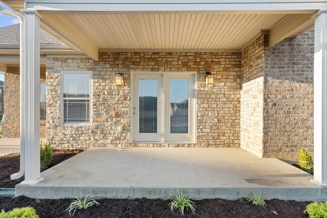 Building Photo - 585 Regency Cir