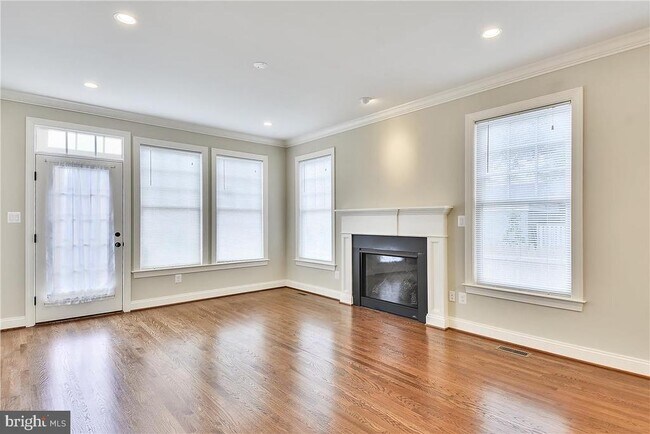 Building Photo - 2205 N Edison St