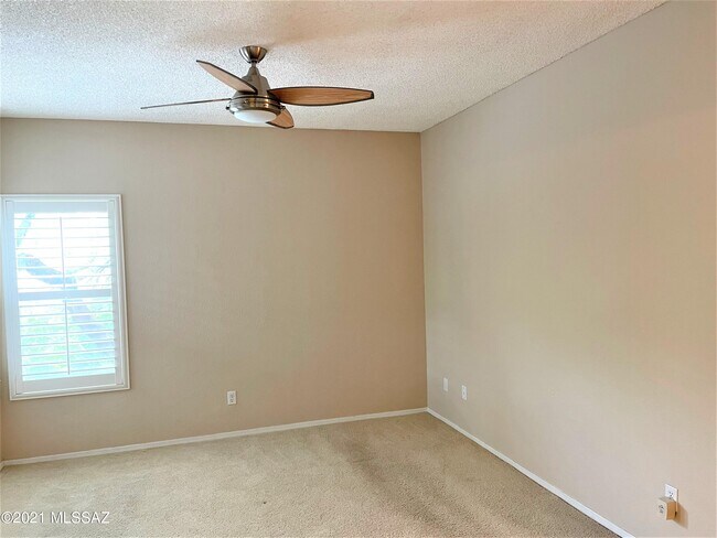 Building Photo - 6655 N Canyon Crest Dr