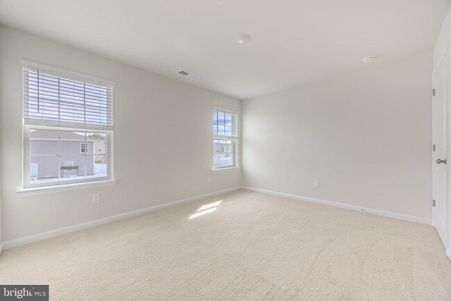 Building Photo - 110 Charing Cross Dr