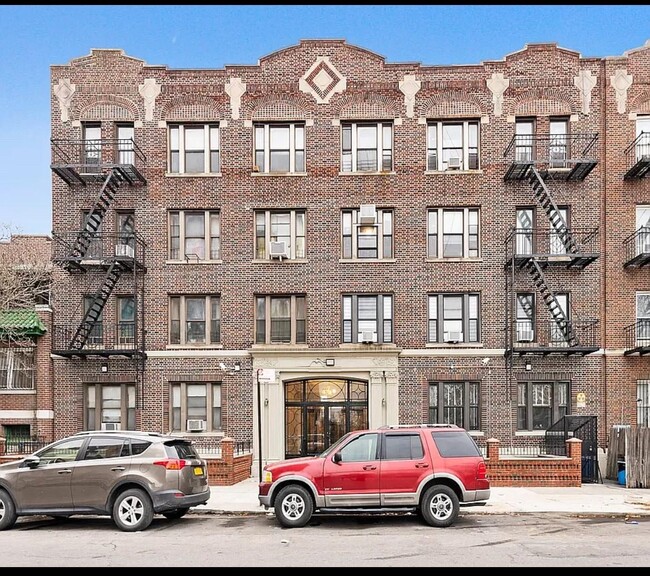 Building Photo - 601 Crown St