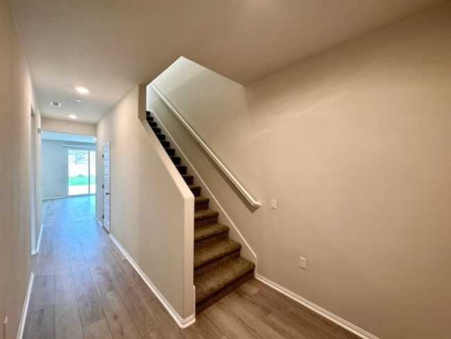 Building Photo - MOVE IN SPECIAL! $1000 off 1st month rent if you move in the month of January! Spacious 4 Bedroom...
