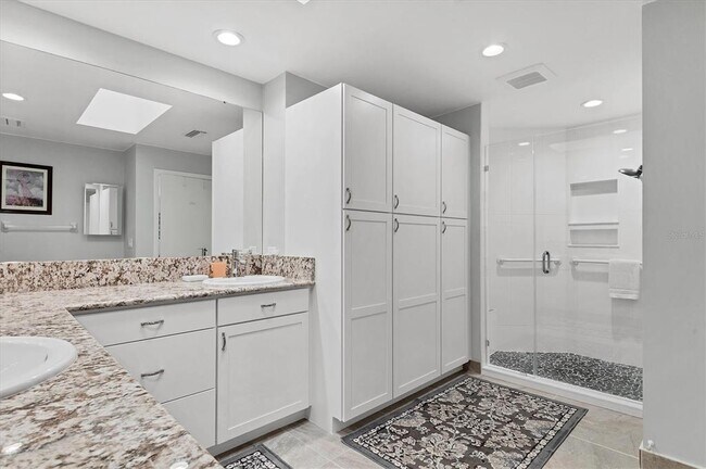Building Photo - 3946 Wilshire Cir E