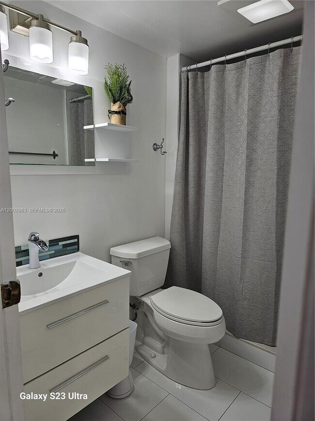 Building Photo - 20400 W Country Club Dr