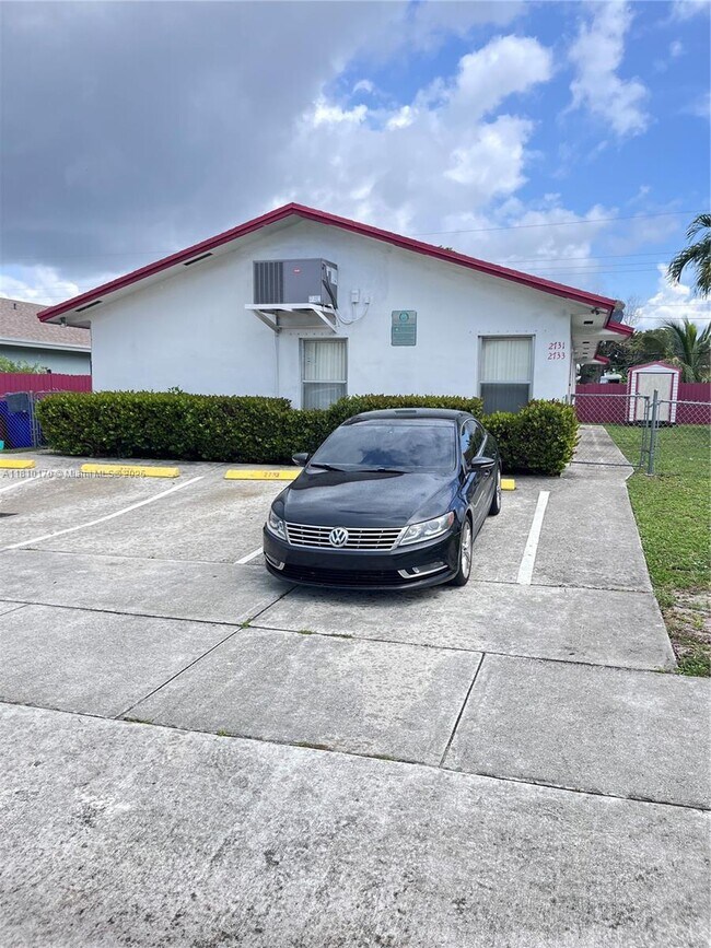 Primary Photo - 2733 NW 13th Ct