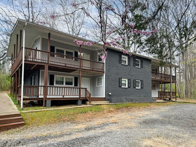 Building Photo - 109 E Holston Ln