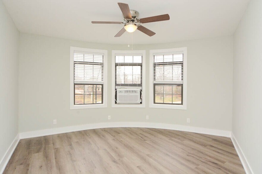 Building Photo - 730 St Johns Ave