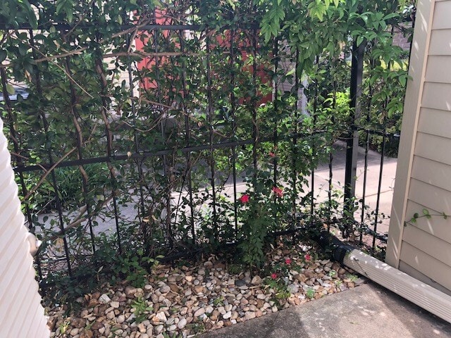 Building Photo - 7350 Kirby Dr