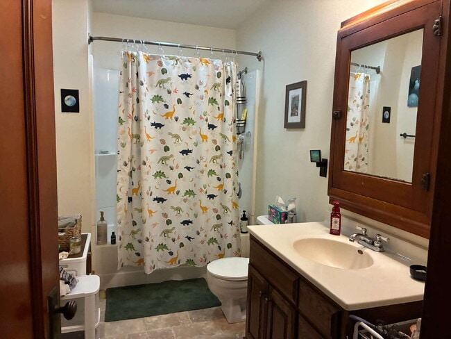 Building Photo - 4 Bedroom, 2 Bathroom Home With Views of Downtown & Fenced In Yard