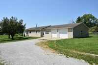Building Photo - 714 E Nance Dr