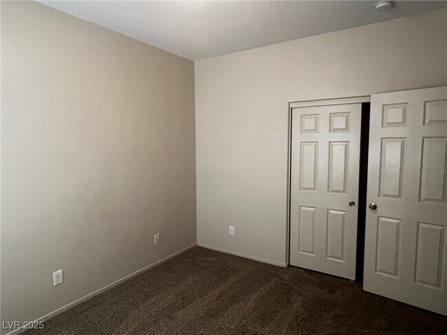Building Photo - 2747 Lochleven Way