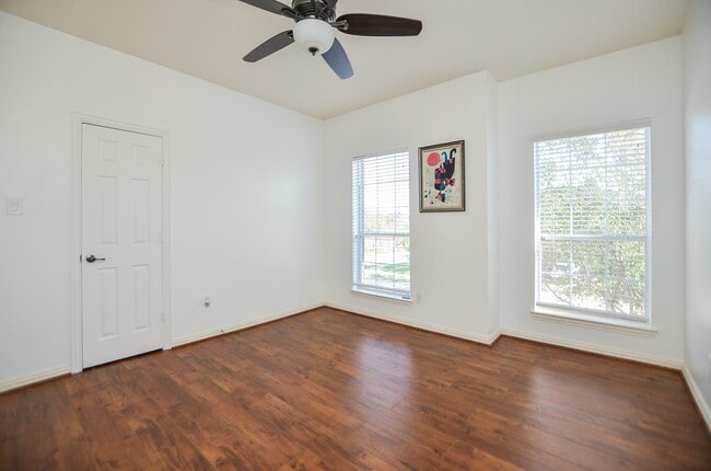 Building Photo - 4315 Village Forest Dr