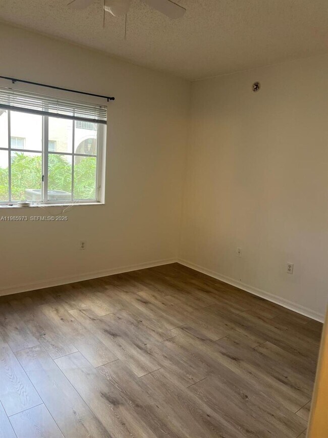 Building Photo - 2486 Centergate Dr