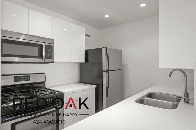Building Photo - 8811 Burton Way