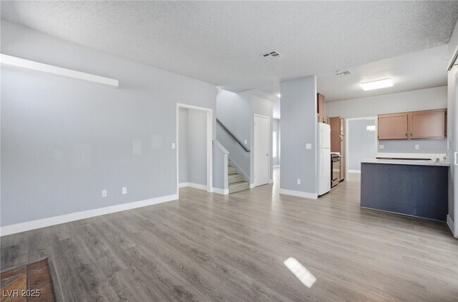 Building Photo - 1460 Daybreak Rd